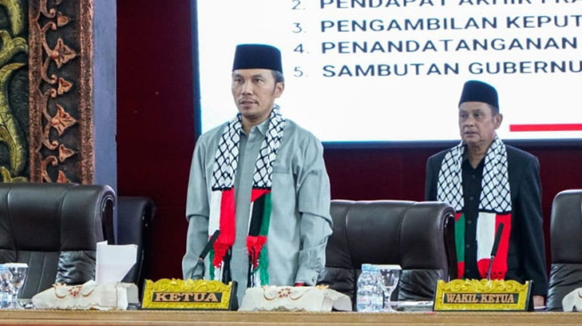 Anggota DPRD Provinsi Jambi Pakai Syal Bendera Palestina Saat Rapat Paripurna