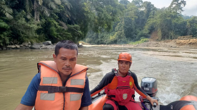 Bocah Desa Guguk Hanyut Diseret Derasnya Arus Sungai Batangmerangin