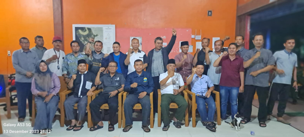 Warga Aurkenali sepakat mendesak mobil sampah milik PT SAS dikembalikan | TIM