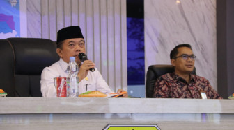 Al Haris Sapa Pemerintah Desa Penerima Bantuan Internet