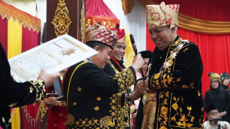 LAMJ Provinsi Jambi Kukuhkan Gelar Adat Usman Ermulan Orang Kayo Mustiko Rajo Alam