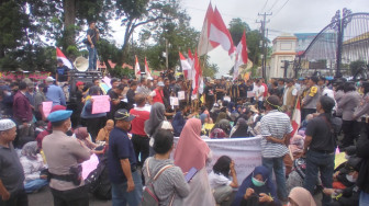 Kado Ultah Provinsi Jambi, Ribuan Warga Aurkenali dan Mendalo “Serbu” Gedung Dewan