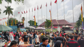 Para Sopir Batu Bara Protes Ingub Jambi, Tuding Al Haris Tak Adil