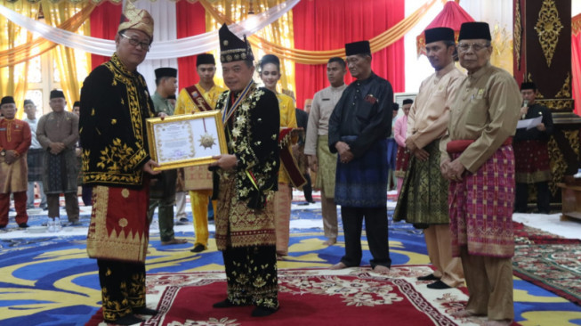 Al Haris Nilai Ahmadi Noor Supit Layak Terima Gelar Kehormatan Adat Melayu Jambi