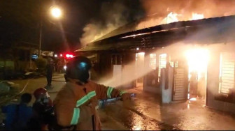 Rumah Bedeng 3 Pintu di Tambaksari Ludes Terbakar