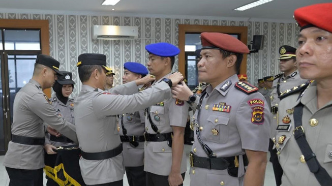 Dirresnarkoba dan Dirpolairud serta 4 Kapolres Diserahterimakan