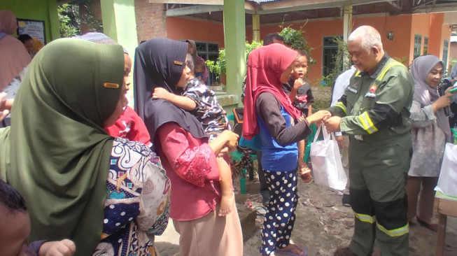 Peduli Stunting dan Anak Kurang Gizi, SKK Migas - PetroChina Berikan Susu Berkalori Tinggi di Terjun Gajah Tanjabbar