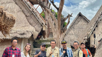 Desa Sade Dari Rumah Atap Ilalang, Menculik Wanita dan Anies Baswedan....