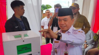 Al Haris dan Hesti Nyoblos Beda Tempat