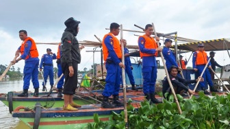 Ditpolairud Polda Jambi Sebar Bibit Ikan dan Bersihkan Danau Sipin