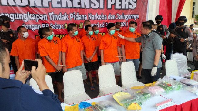 Ringkus Kurir Narkoba Jaringan Malaysia, Polisi Temukan Enam Kilo Sabu di Bawah Kasur
