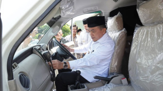 Al Haris Serahkan Bantuan Ambulan untuk RS DKT Kerinci