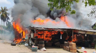 Kebakaran Dekat SLB Nyaris Ricuh, Pemilik Lapak Ribut dengan Petugas Damkar