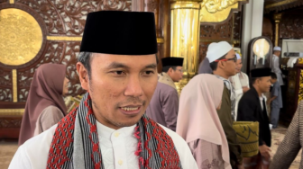 Al Haris dan Edi Purwanto Salat Idul Fitri di Masjid Agung Al Falah