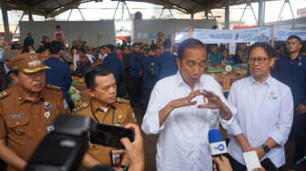 Disambut Meriah Warga Merangin, Presiden Jokowi Kunjungi Pasar Rakyat dan Gudang Bulog