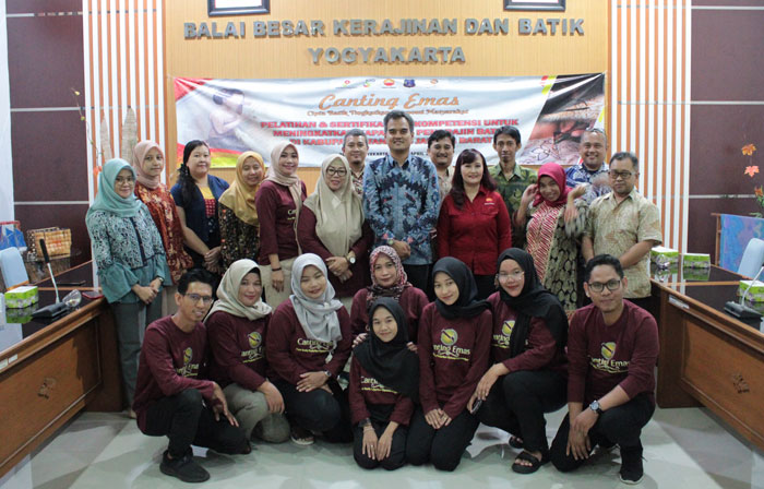 PetroChina memfasilitasi perajin lokal mengikuti pelatihan dan sertifikasi uji kompetensi berbasis standar BNSP, di Balai Besar Kerajinan dan Batik Yogyakarta, 21 - 26 April 2024 | pc