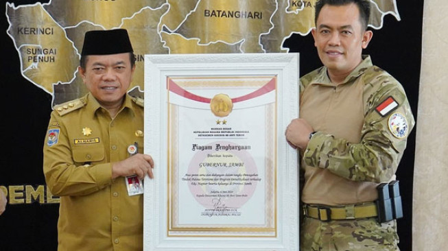 Gubernur Jambi Terima Penghargaan dari Densus 88