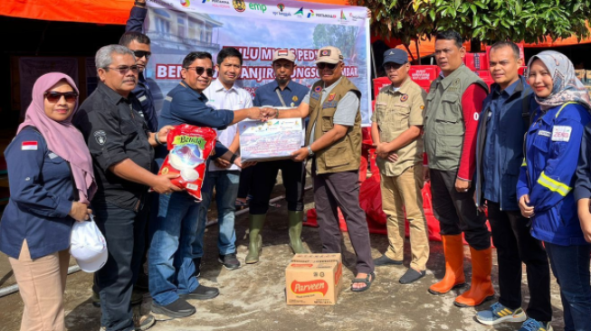 SKK Migas - KKKS Salurkan Bantuan Bencana Banjir dan Longsor di Sumatra Barat