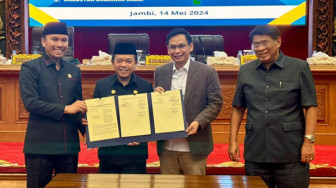 Seluruh Fraksi DPRD Provinsi Jambi Sepakati Perubahan Perda RPJMD 2021 - 2026.