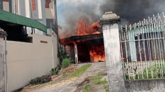 Diduga Korsleting Listrik Rumah Ludes Terbakar