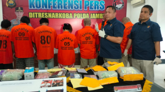 Bawa 4 Kilo Sabu, Oknum PNS Diringkus Polisi Bersama Selingkuhan