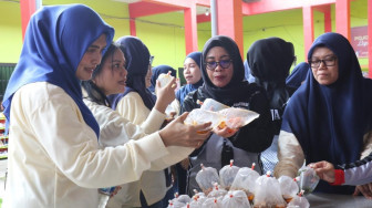 Persatuan Wanita Patra Zona 1 Serahkan Bantuan Tanaman Buah dalam Pot ke Lapas Perempuan Jambi,