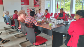 Tigor Berpesan ke Dilla, Agar Masalah Air Bersih Bisa Dibereskan, Kalau Terpilih Nantinya.