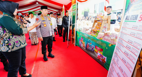 Kapolri Hadiri Bazar Ramadan Polri Presisi dan Baksos di Surabaya