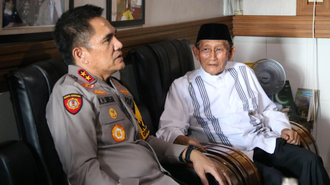 Menciptakan Kerjasama Yang Baik dan Menjaga Kamtibmas, Kapolda Jambi Kunjungi Tokoh Masyarakat.