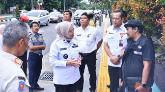 Penjabat Wali Kota Jambi Bersama Kadis Kominfo Turun Tinjau Perapian Kabel Internet