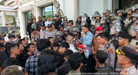 JANGAN GAGAL PAHAM ! Ini Kronologis Potongan Video Viral Ketua DPRD Jambi Respon Mahasiswa
