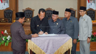Bupati Muaro Jambi Hadiri Paripurna DPRD, Pengambilan Keputusan Terhadap 7 Ranperda Kabupaten Muaro Jambi Tahun 2025