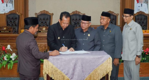 Bupati Muaro Jambi Hadiri Paripurna DPRD, Pengambilan Keputusan Terhadap 7 Ranperda Kabupaten Muaro Jambi Tahun 2025
