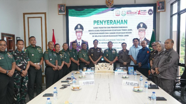 Danrem 042/Gapu Hadiri Penyerahan Surat Perintah dan Penandatanganan Berita Acara Pengamanan Kejaksaan se-Wilayah Hukum Kejati Jambi