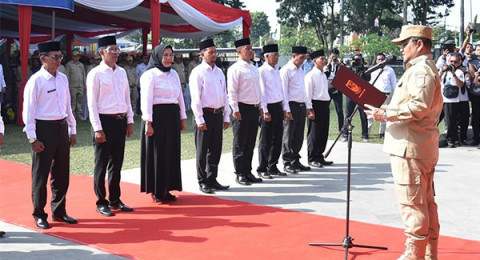 Wali Kota Maulana Lantik 1.650 Ketua RT Serentak, Wakil Menteri Dalam Negeri Kagum