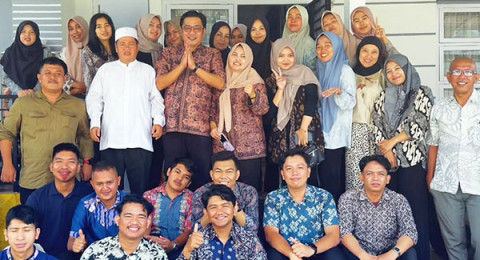 Diadukan ke Gubernur, Ariesto Pamer Keakraban Bersama Anak Buah