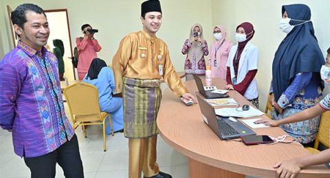 Diza Buka Pemeriksaan Kesehatan Grtais Pemkot Jambi - UNAJA