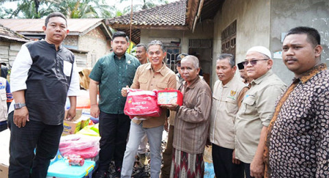 Wabup Junaidi Mahir Kunjungi Korban Kebakaran di Tanjung Katung