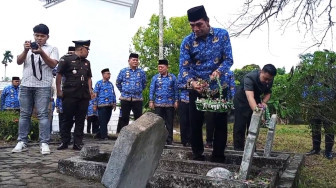 Bupati Fadhil Arief Tabur Bunga di Makam Pahlawan Kesatria Bhakti Sridadi