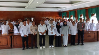 Bupati Tanjung Jabung Timur Dillah Hikmah Sari Serahkan SPPT dan DHKP PBB 2025