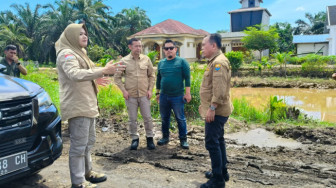 Bupati Tanjung Jabung Timur Bersama Gubernur Tinjau Jalan Sabak - Nipah Panjang, Rencana Perbaikan Multiyear