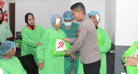 HUT Bhayangkara ke 79, RS Bhayangkara Berikan Pelayanan Operasi Katarak Gratis