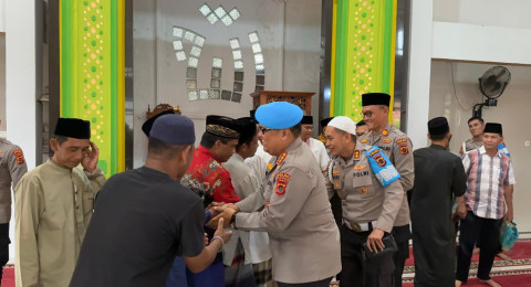 Polri Untuk Masyarakat, Polda Jambi Laksanakan Bakti Religi dan Solat Jum,at Bersama