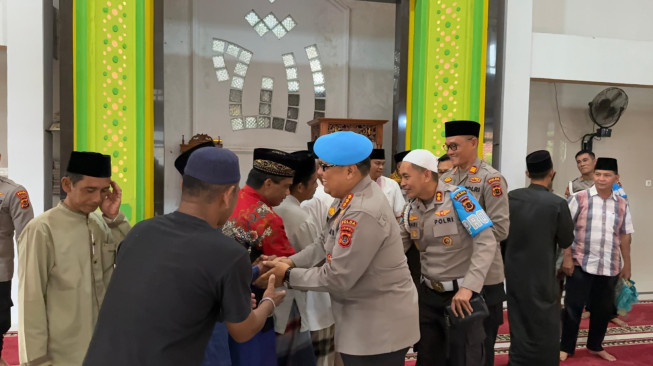 Polri Untuk Masyarakat, Polda Jambi Laksanakan Bakti Religi dan Solat Jum,at Bersama