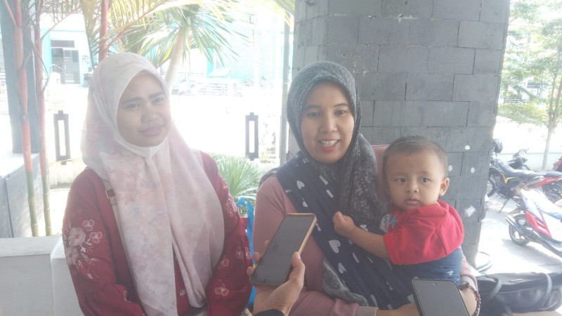 Warga penerima bantuan nutrisi dari SKK Migas-PetroChina | henrosta