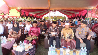 Bupati Muaro Jambi, Bambang Bayu Suseno, menghadiri Haflah Waisudawan Ponpes Al Anwar