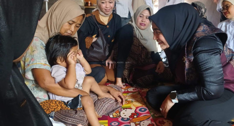 Kunjungi Warga Miskin Ekstrim di Taman Rajo, Ririn: Pemerintah Terus Melakukan Pembenahan Data