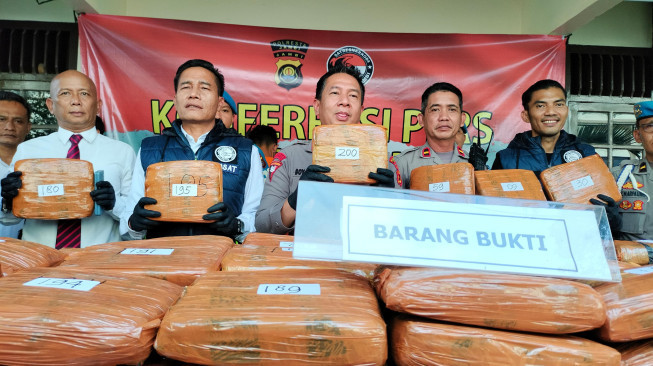 Polisi Ringkus Dua Kurir Ganja 200 kg Tujuan Pulau Jawa