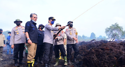 Kapolda Jambi Beserta PJU Polda Jambi Tinjau Lokasi Karhutla di Kabupaten Muaro Jambi