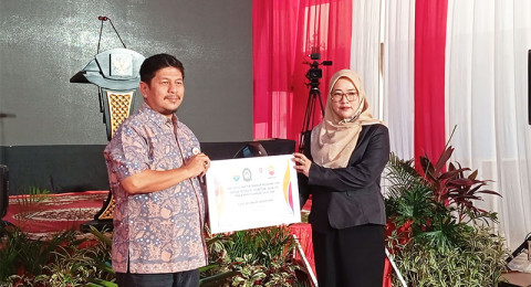 Mendikdasmen RI Saksikan Penyerahan Bantuan Pendidikan SKK Migas—PetroChina ke SLBN Tanjabtim